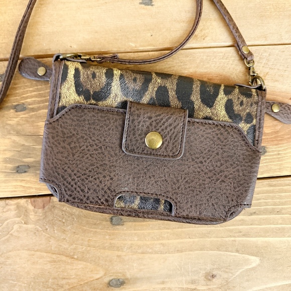 Bueno‎ Leopard Phone Crossbody Purse Faux Leather Cheetah Wallet - Picture 6 of 6